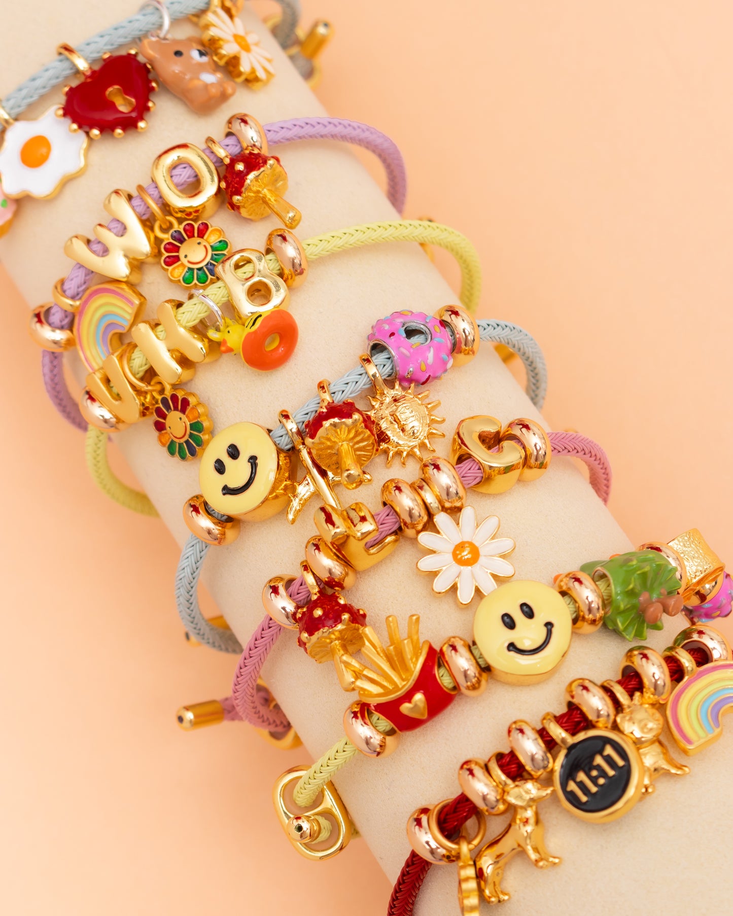 Pulsera personalizable morada.