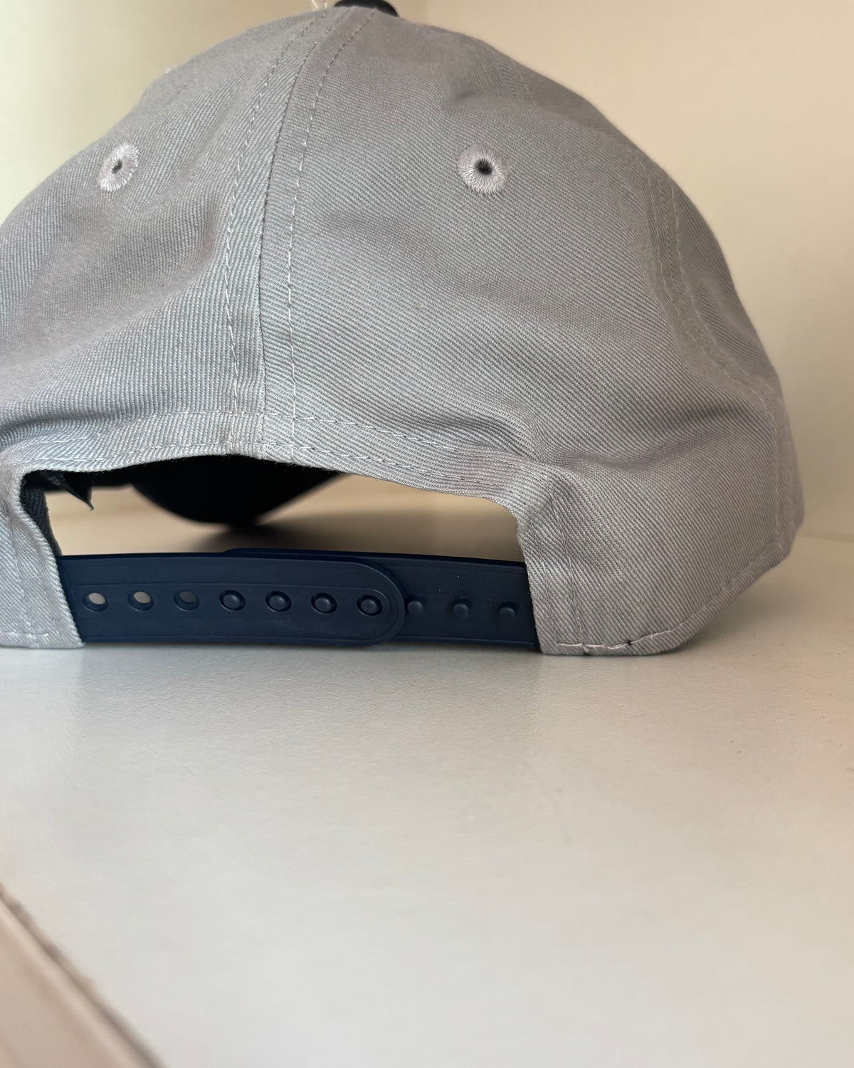 Gorra New York gris con azul