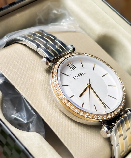 Reloj Fossil dorado con plateado.