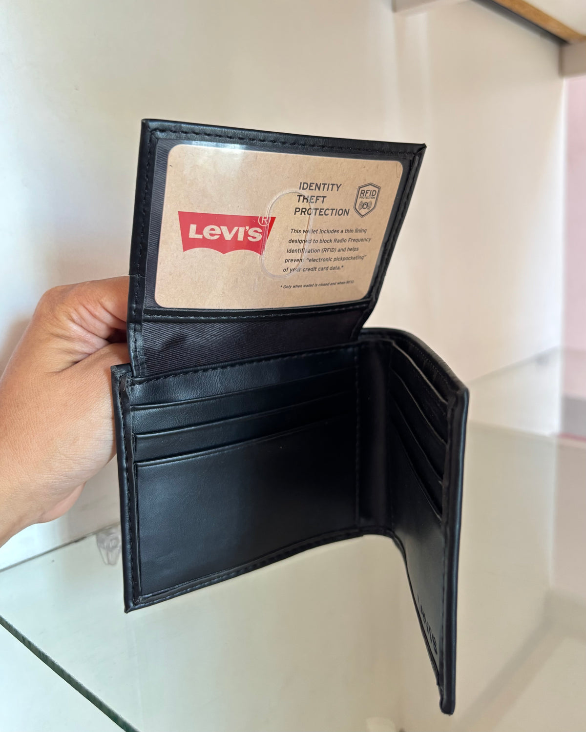 Billetera Levis para hombre