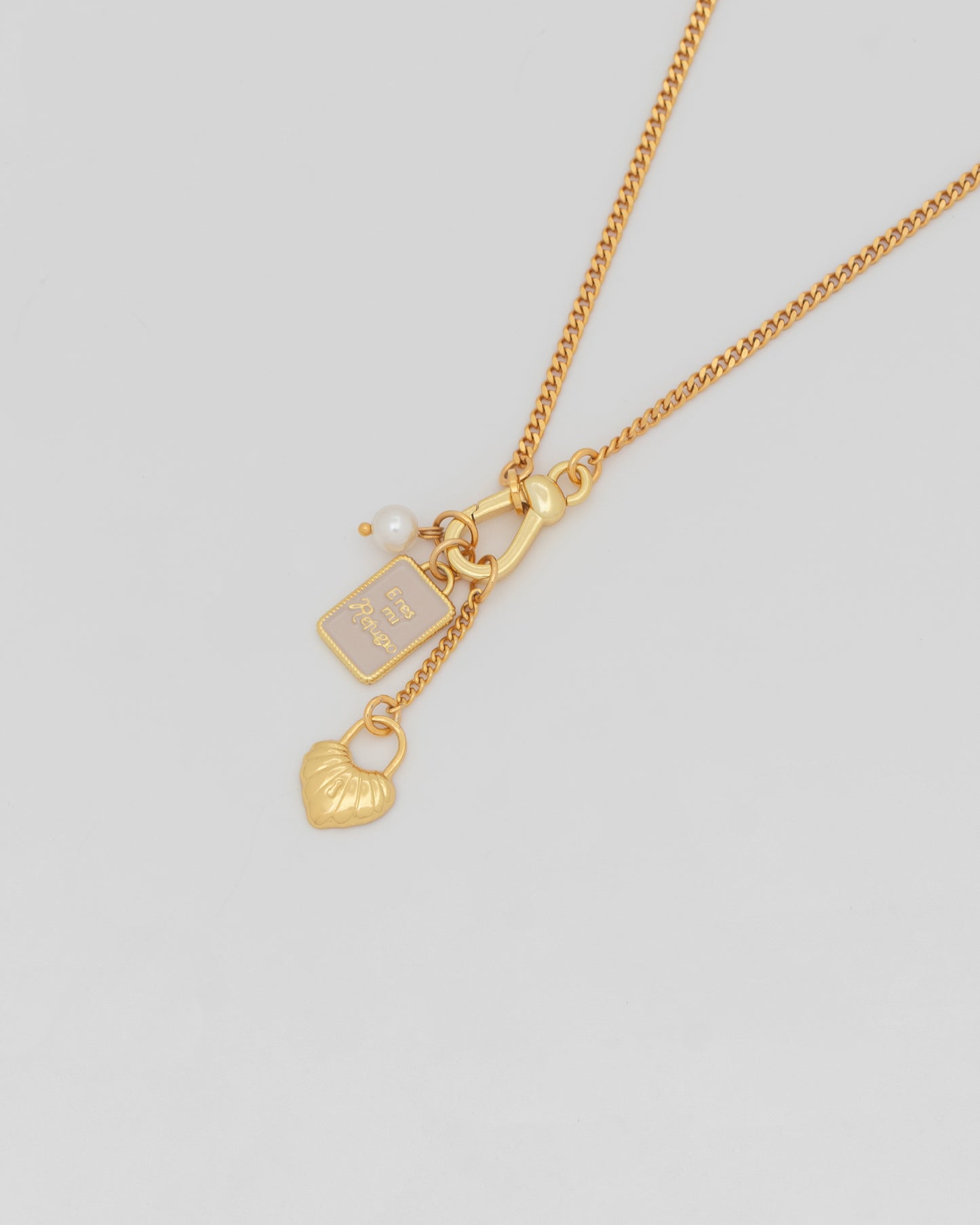 Collar “Mamá es refugio”