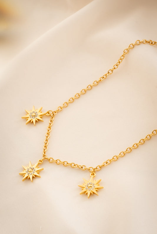 Collar multicharm de estrellas.