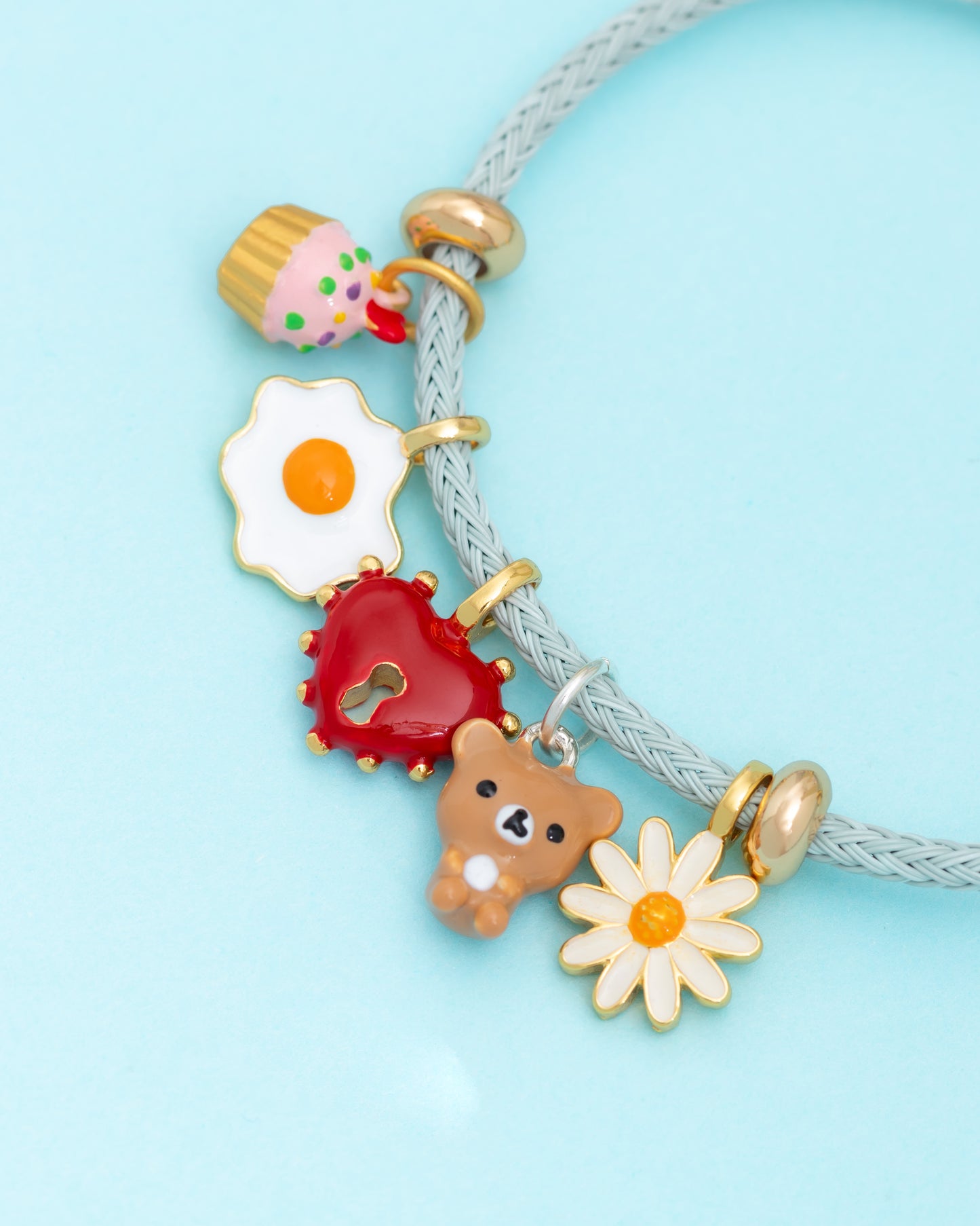 Pulsera personalizable celeste.