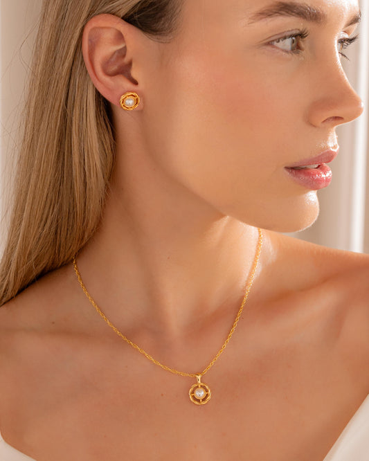 Collar delicado dije de perla.