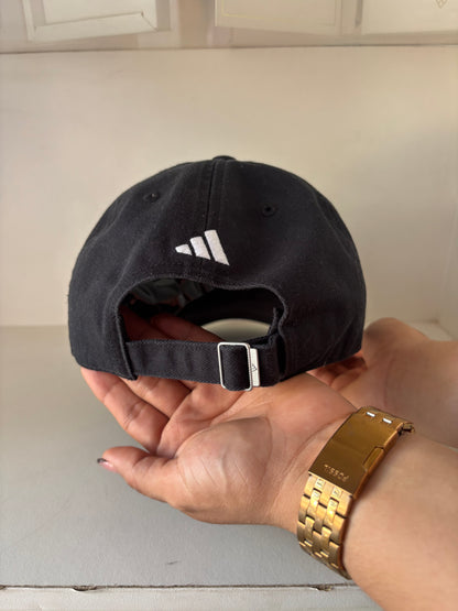Adidas negra