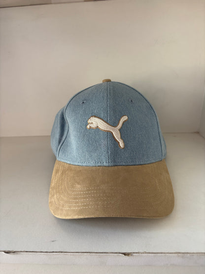 Gorra Puma celeste con beige