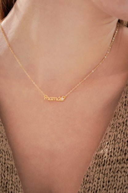 Collar de letras “mamá”