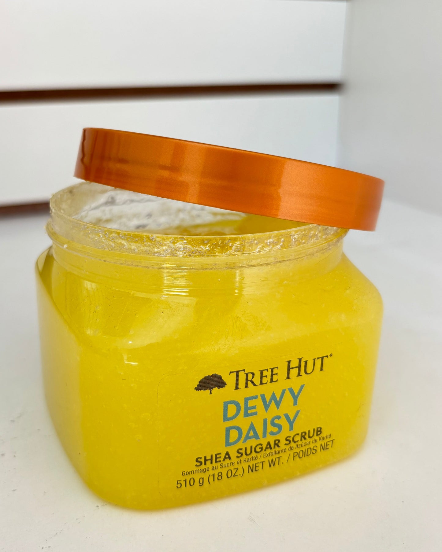 Exfoliante de azúcar TreeHut Dewy Daisy - 510 gramos.