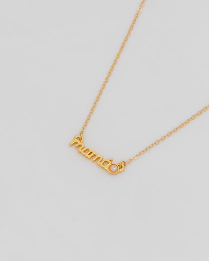 Collar de letras “mamá”