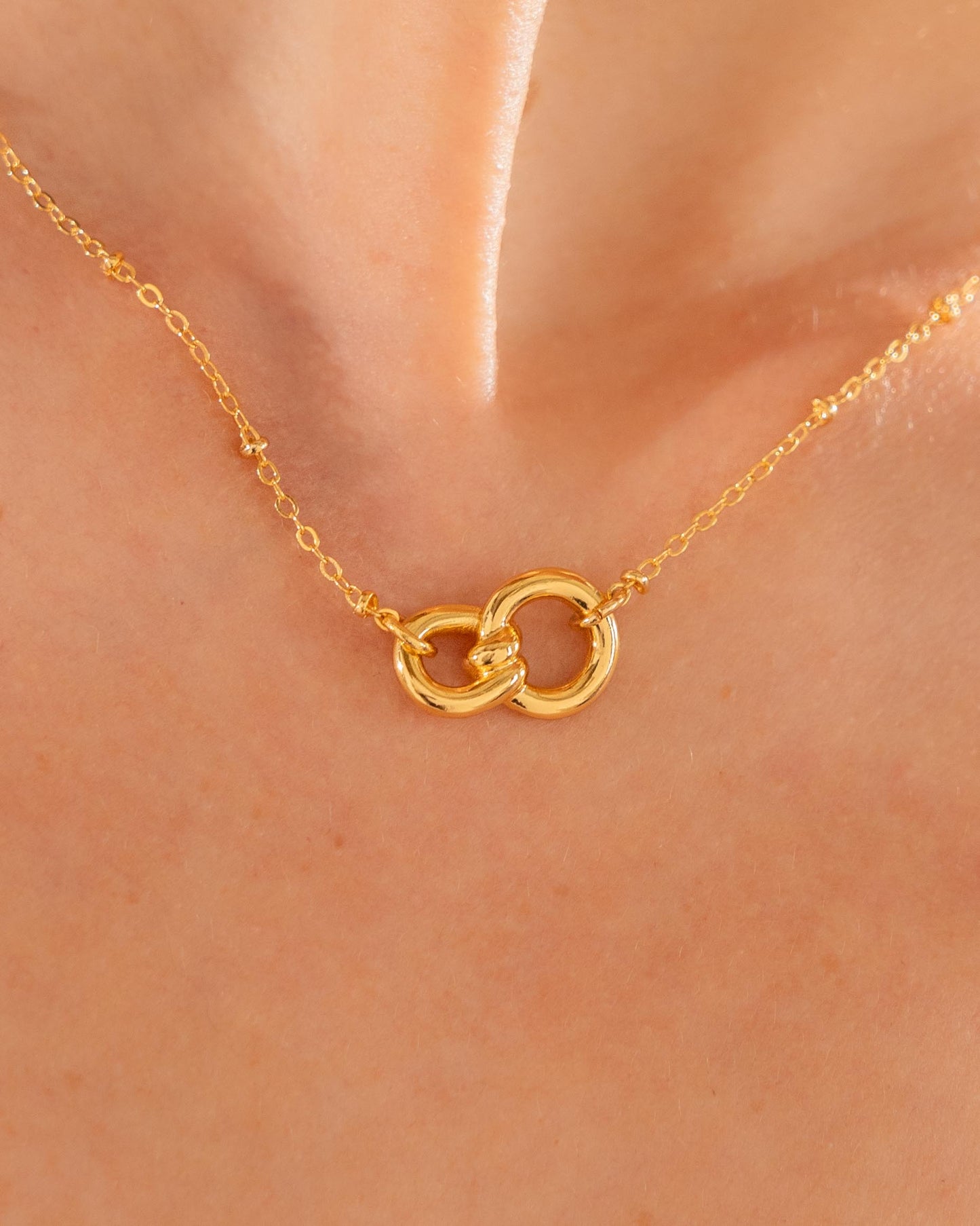 Collar de eslabón “lazos de amor”