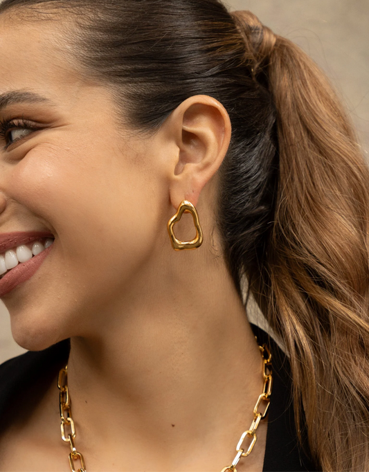 Aretes con estilo de silueta Amorfa