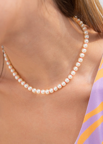 Choker de perlas.