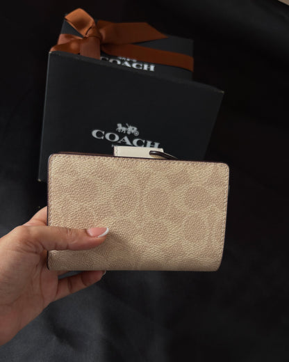 Billetera Medium Corner ZIP, COACH