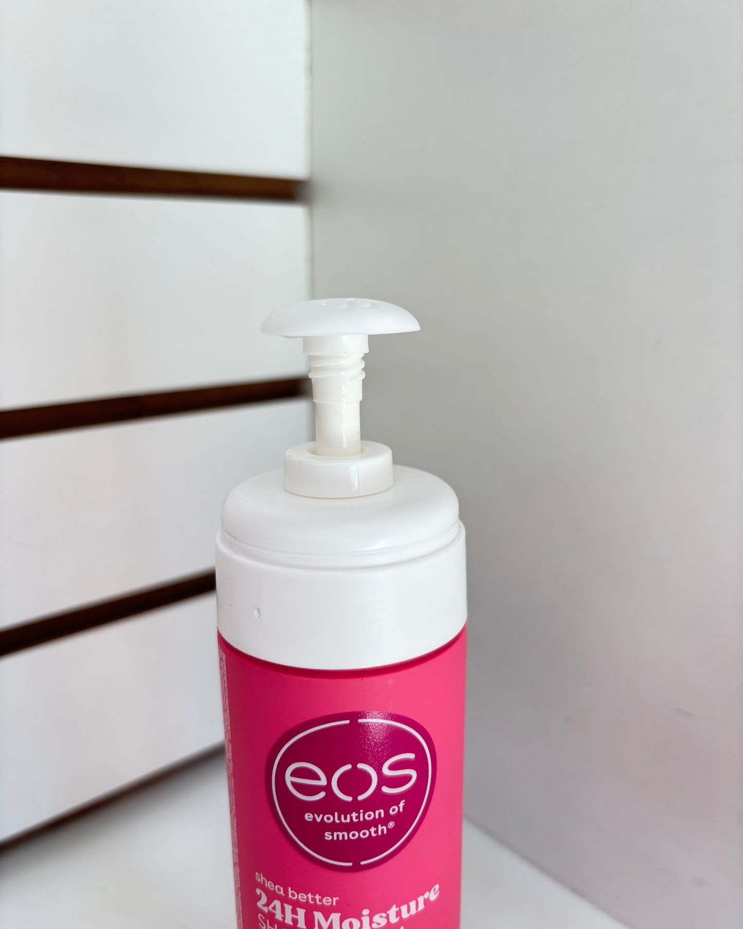 Crema de afeitar sin espuma EOS.