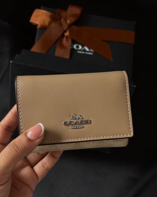 Billetera Micro In Signature Canvas, COACH