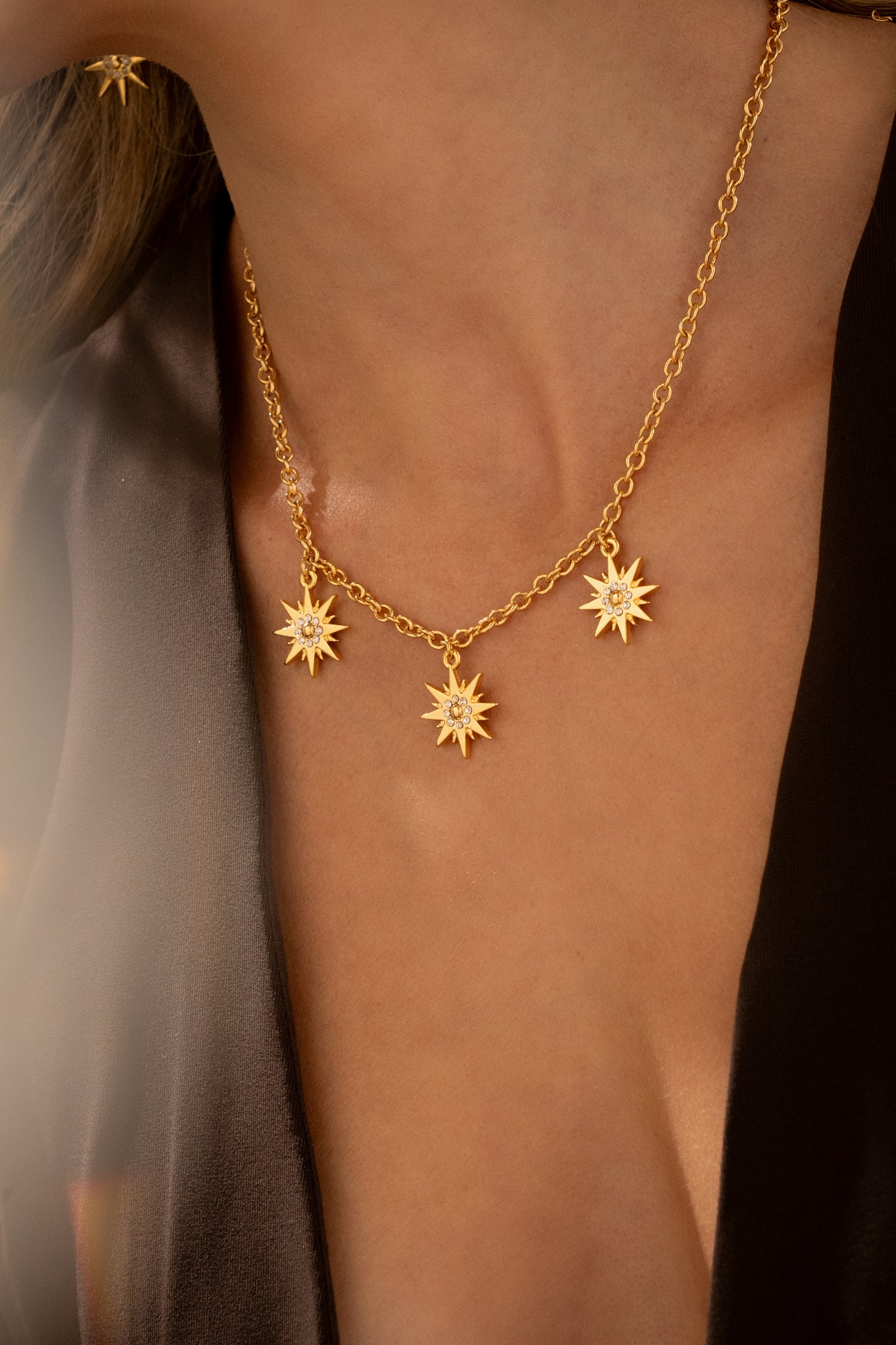 Collar multicharm de estrellas.