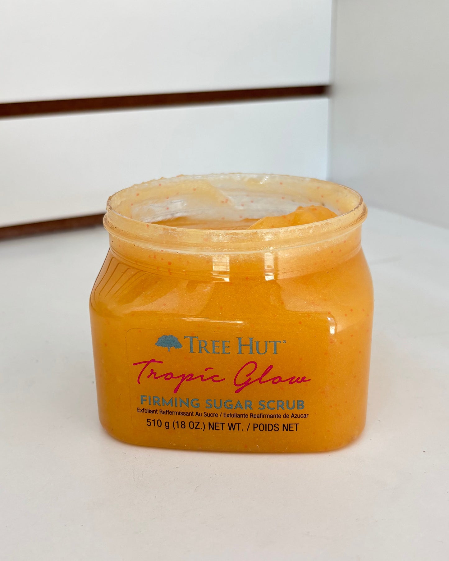 Exfoliante de azúcar TreeHut Tropic Glow - 510 gramos.