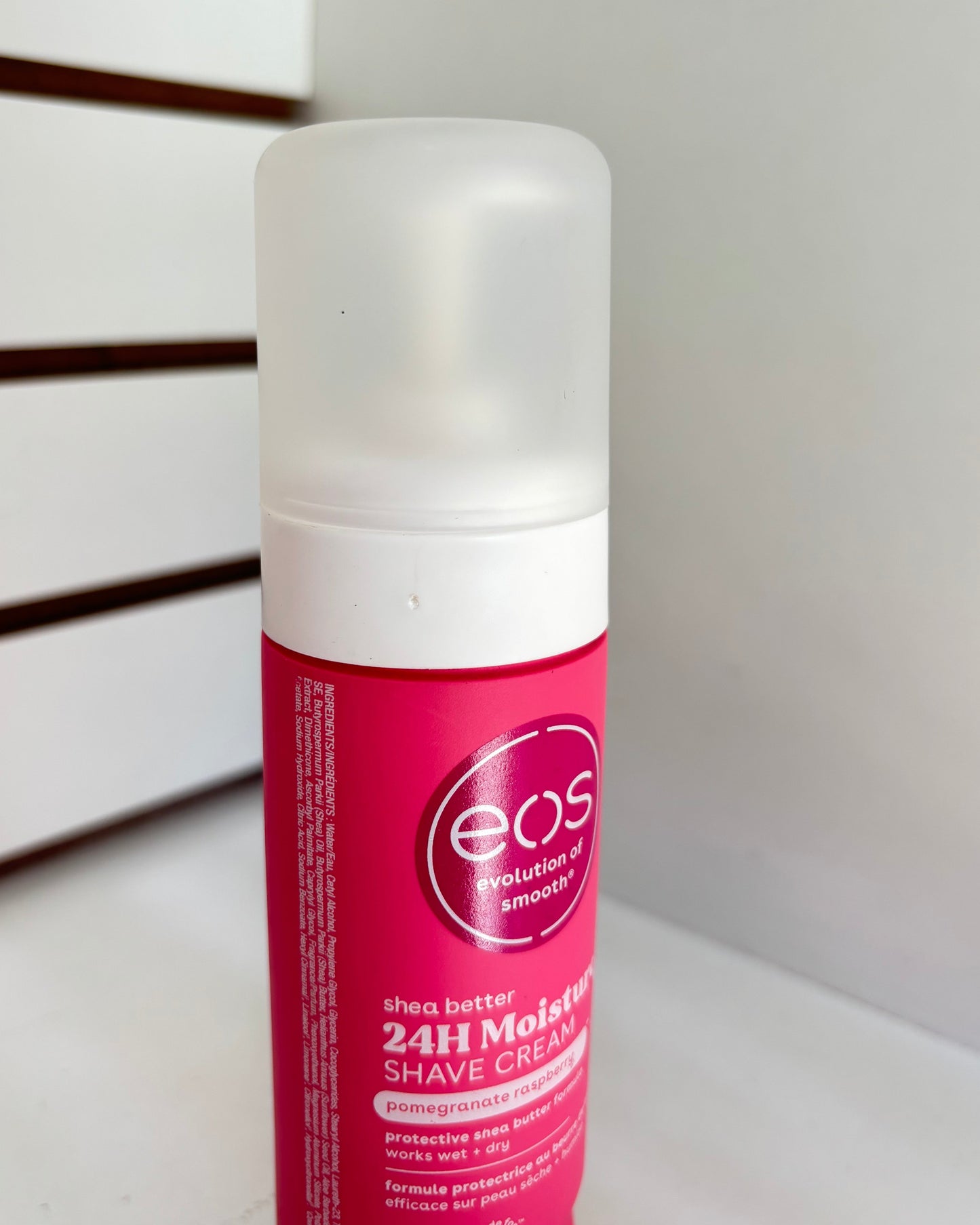 Crema de afeitar sin espuma EOS.