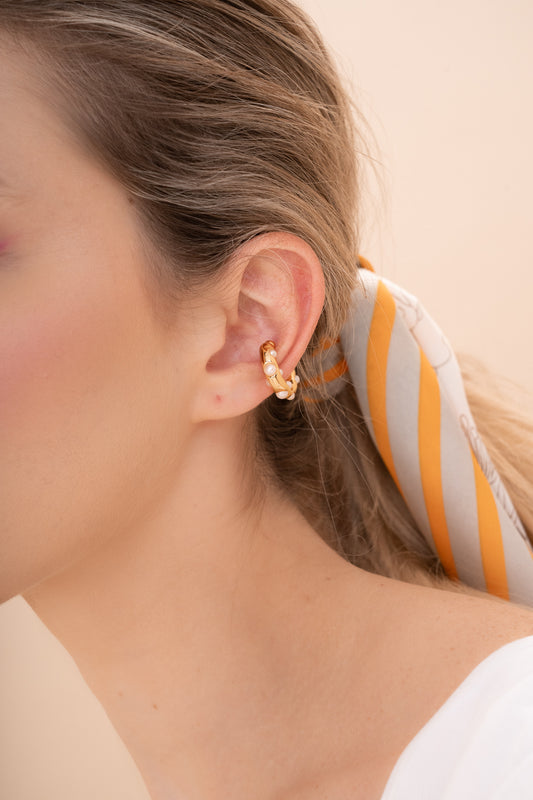 Earcuff de perlas pop.