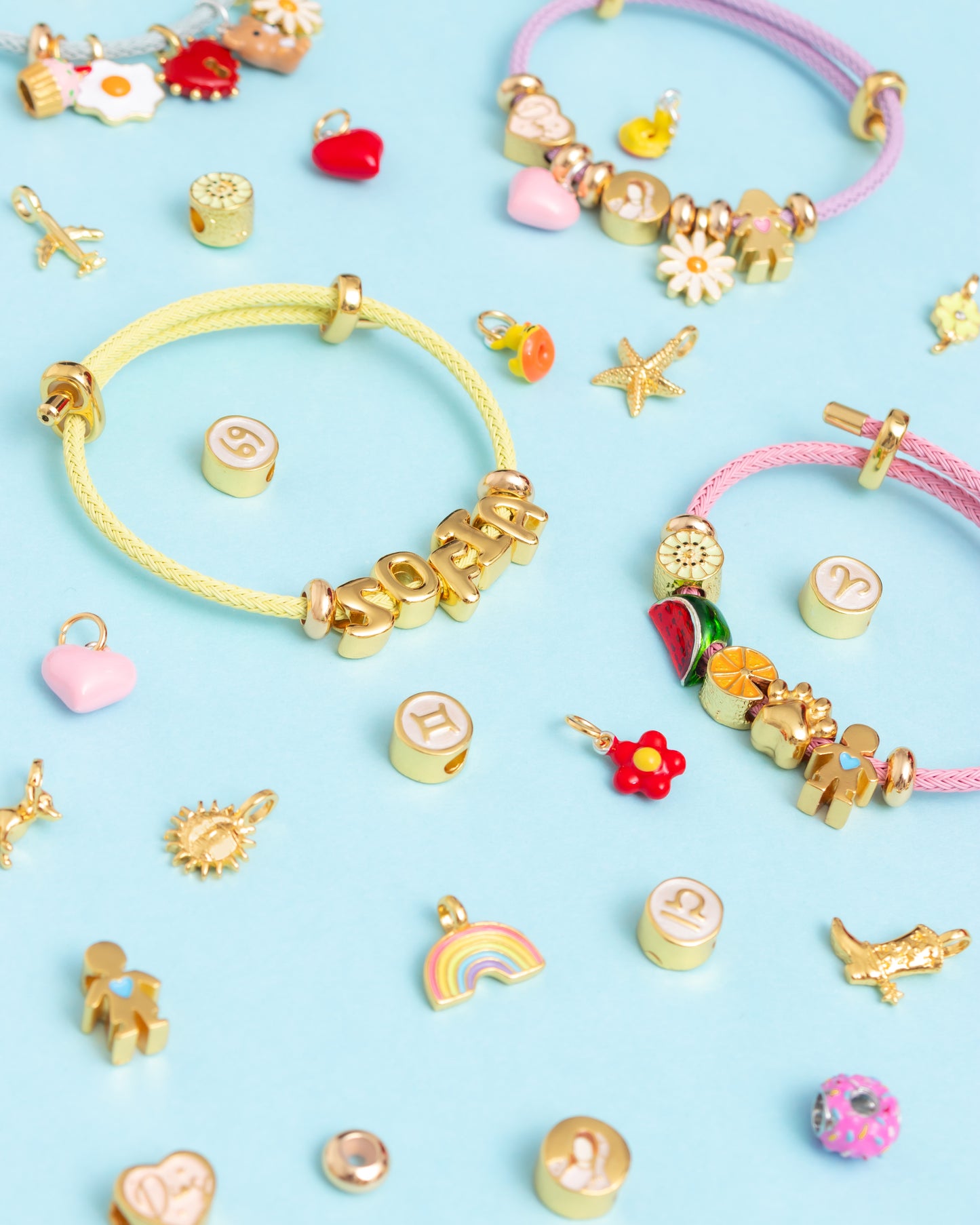 Pulsera personalizable rosa.