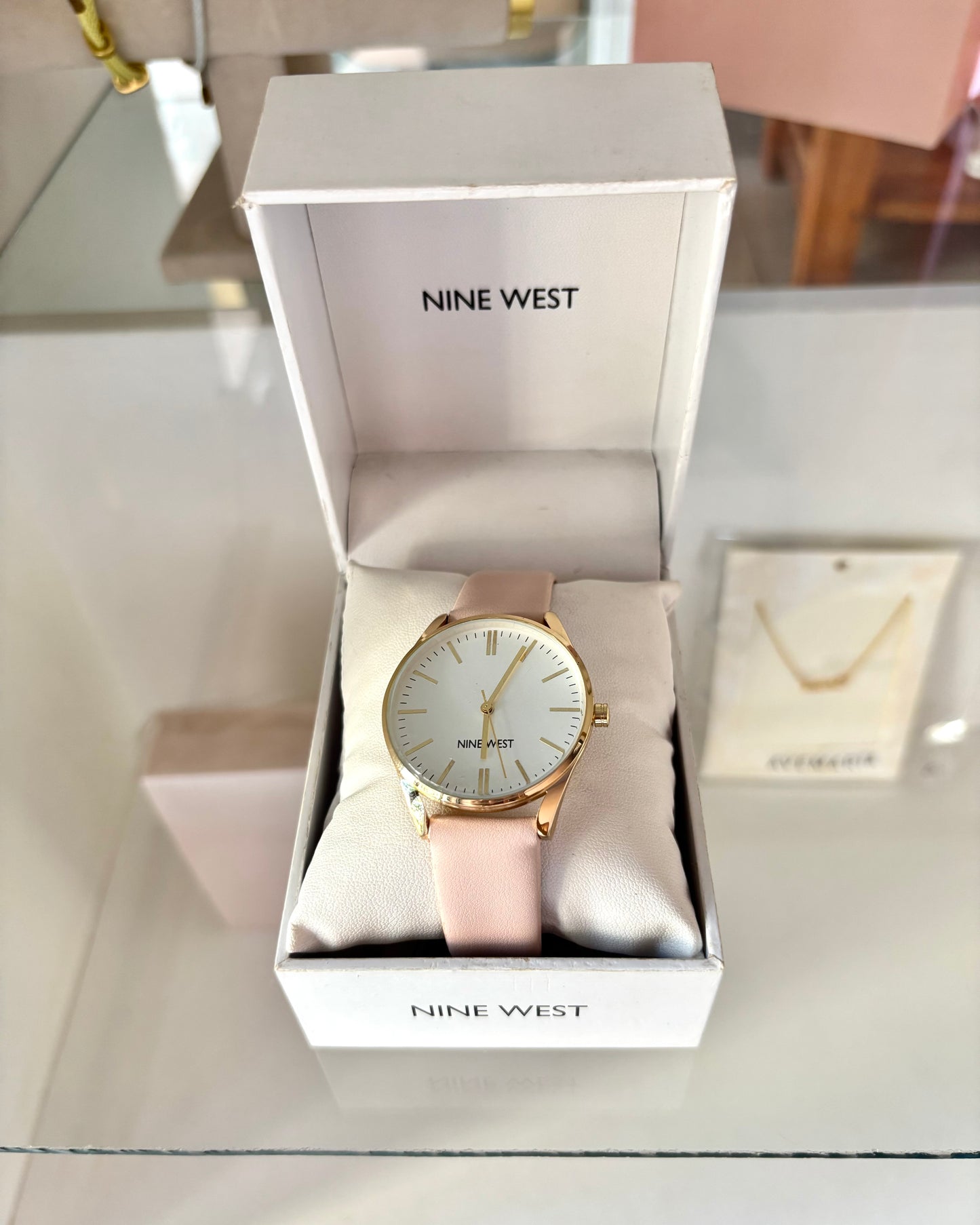 Reloj Nine West, minimalista casual/1994G