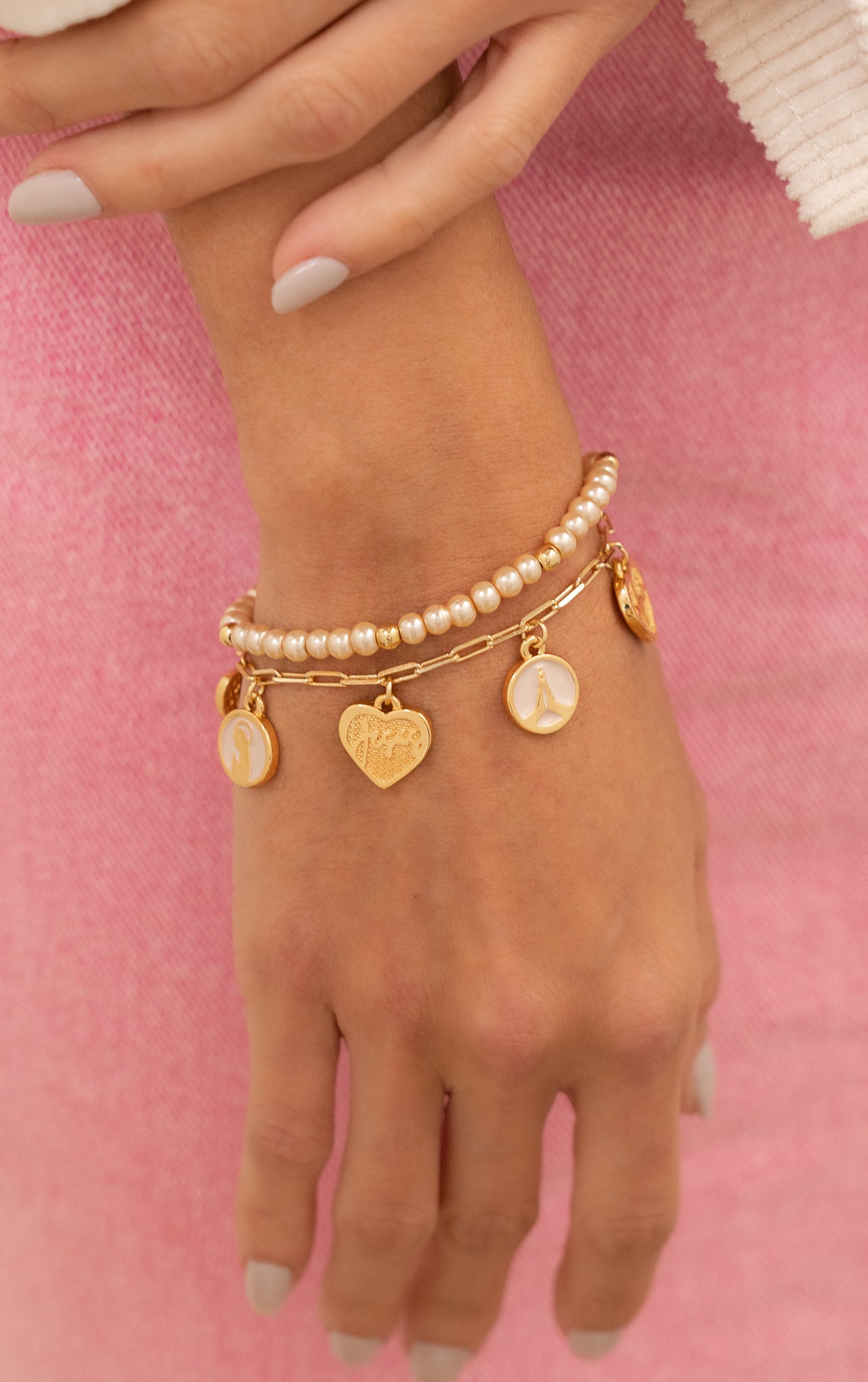 Pulsera “Dios te salve María” + empaque especial.