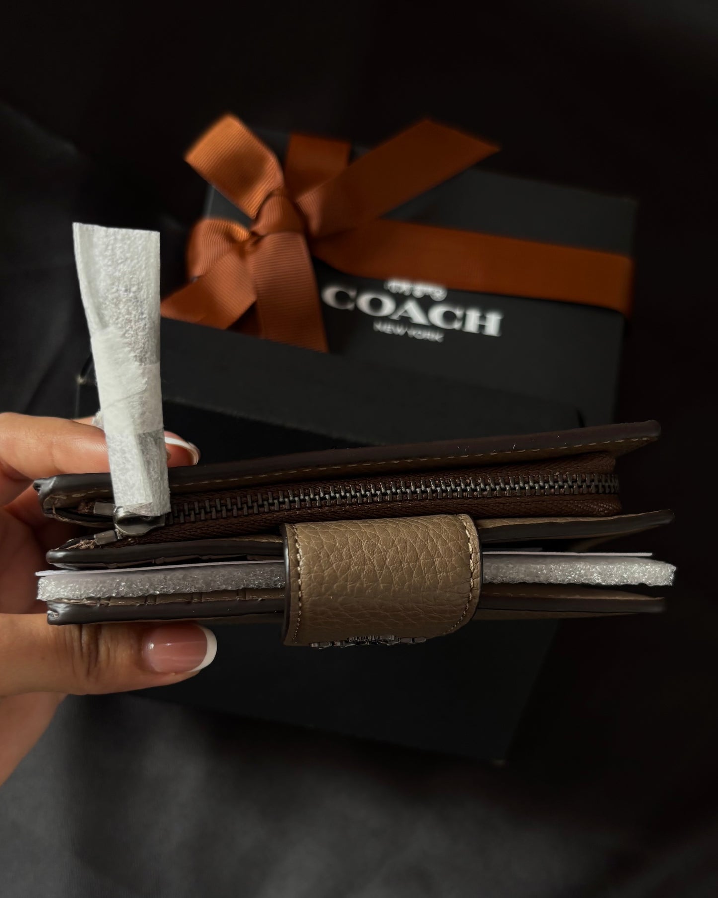 Billetera Médium Corner ZIP, COACH