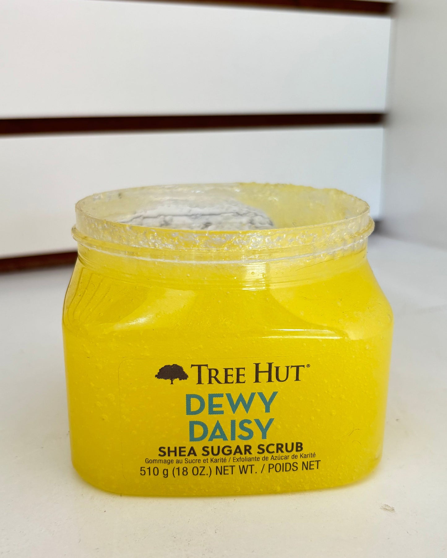 Exfoliante de azúcar TreeHut Dewy Daisy - 510 gramos.