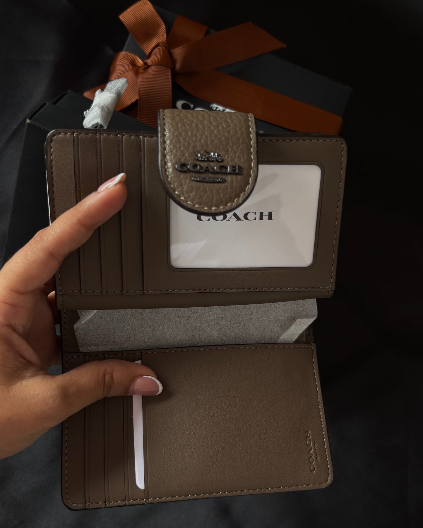 Billetera Médium Corner ZIP, COACH