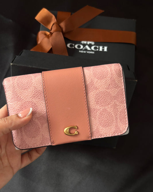 Billetera “Essential Slim” COACH