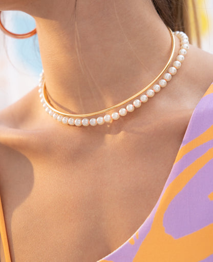 Choker de perlas.