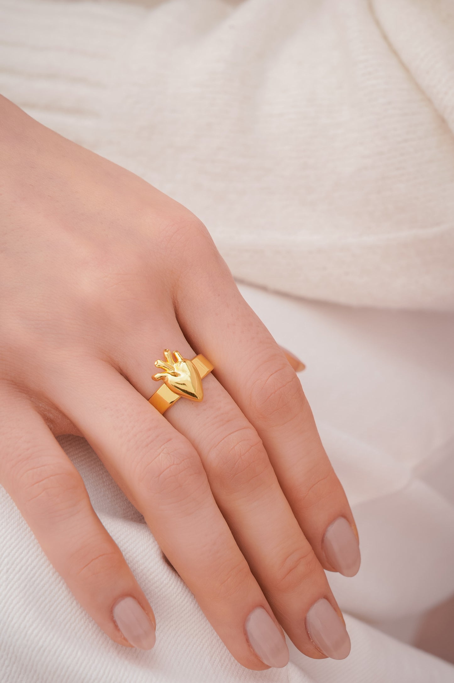 Anillo corazón anatómico