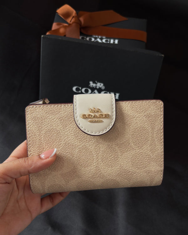 Billetera Medium Corner ZIP, COACH
